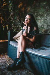 Hannah Robinson Hypnotised Press Shot 3